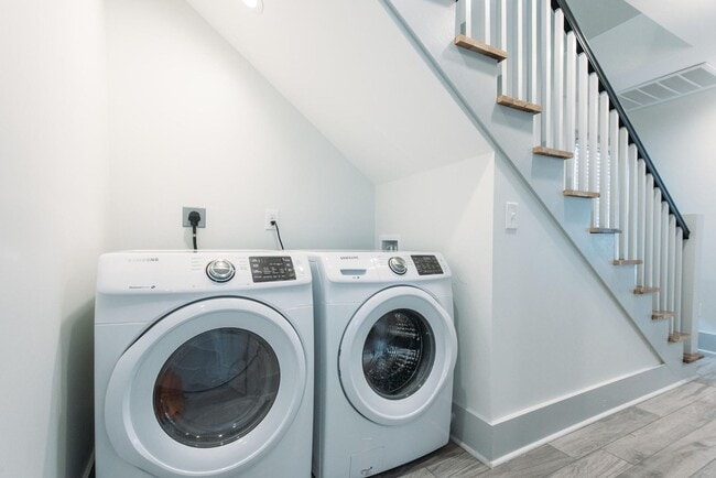 Photo - 10 Orrs Ct Unit 10 Orrs Ct.  B