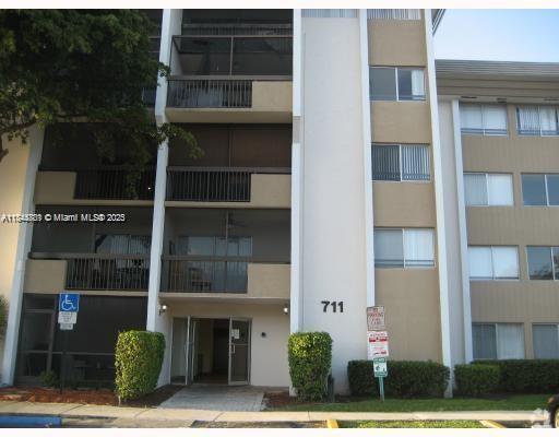 Building Photo - 711 N Pine Island Rd Unit 410 Rental