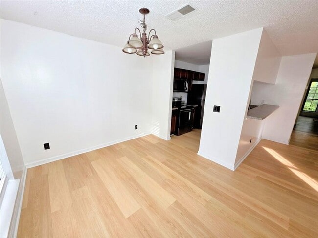 Photo - 590 Windchase Ln