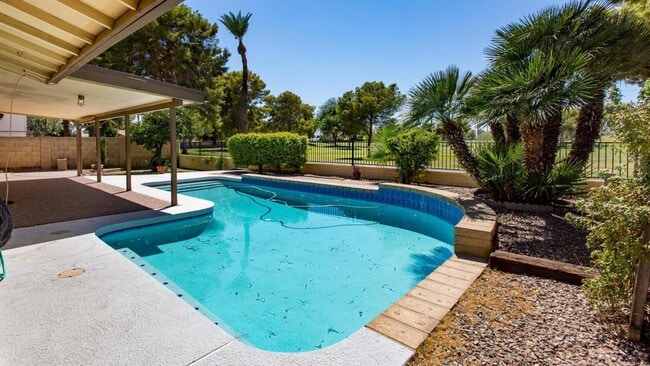 Building Photo - 7232 S La Rosa Dr