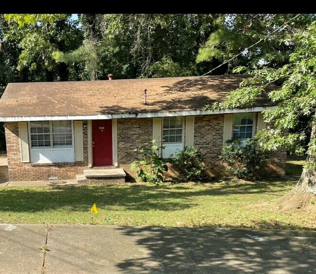 Photo - 850 Plainville Dr SW House