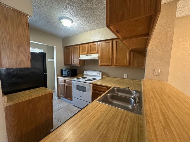 Photo - Spacious 2 story town home with fenced yard!