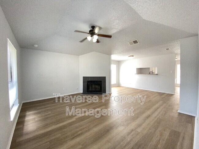 Photo - 209 Hickory Springs Dr