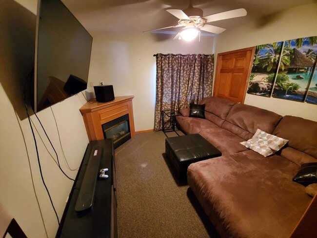 Photo - 515 2nd St N