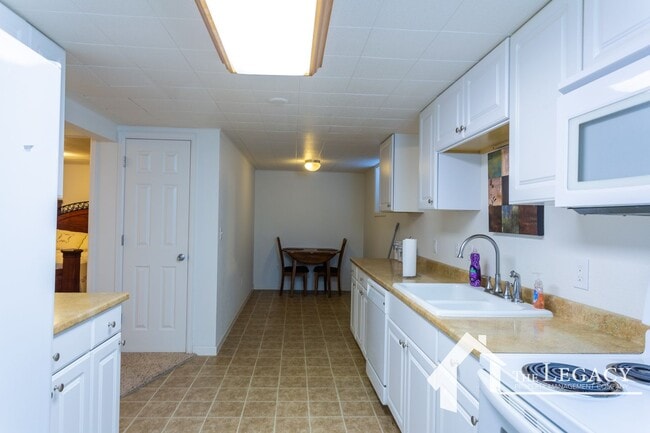 1203 E 5th St Unit B