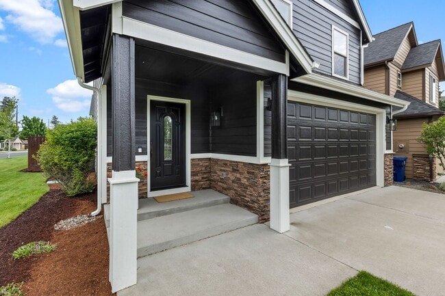 Photo - Beautiful SE Bend Home | Spacious Floorplan | Fenced Backyard | Near Parks & Trails