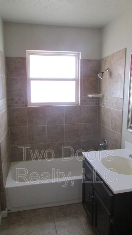 Photo - 6108 SE 3rd St