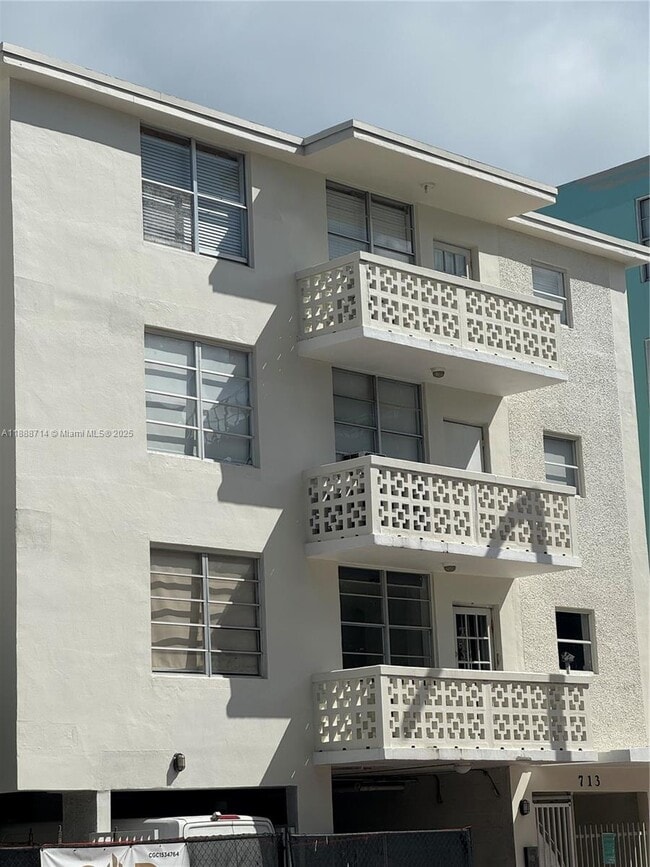 Photo - 713 Collins Ave Unidad 31