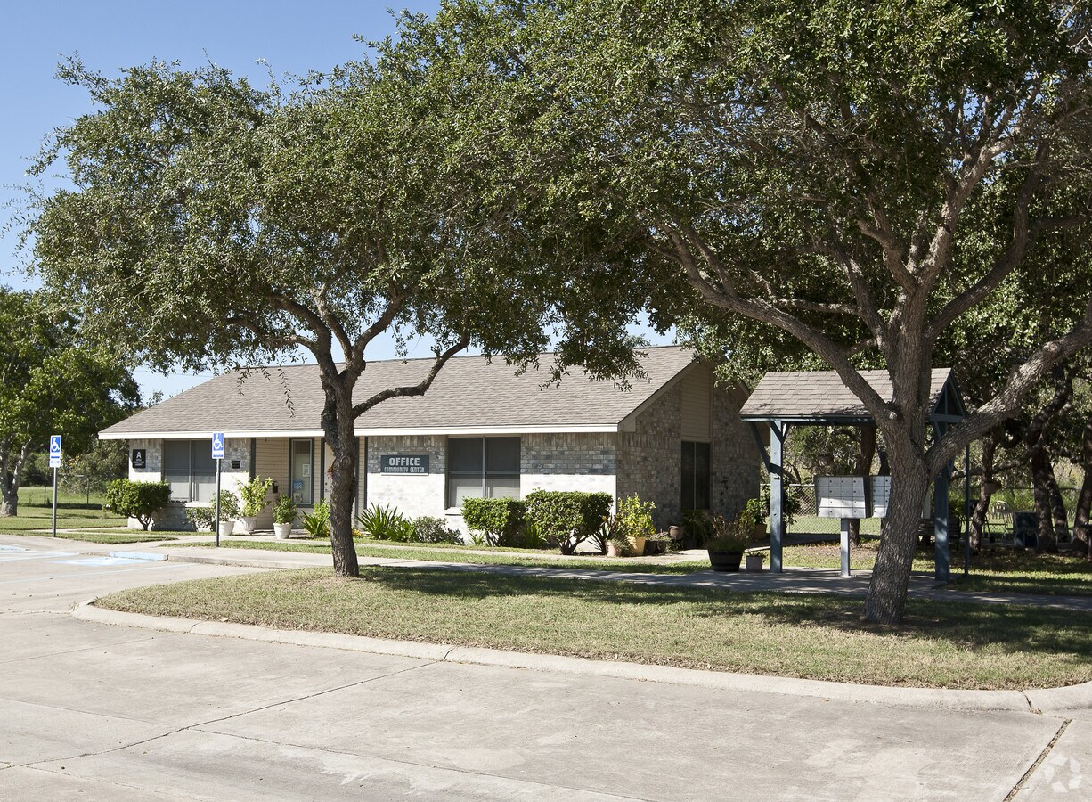 Photo - Linden Oaks Apartments