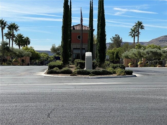 Building Photo - 5445 Progresso St