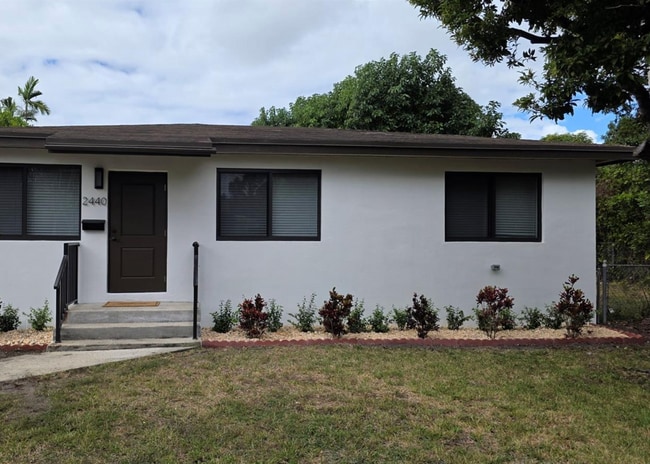 Building Photo - 2440 SW 64th Ave