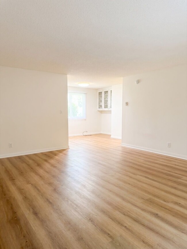 Building Photo - 2219 Ruhland Ave Unit 1a