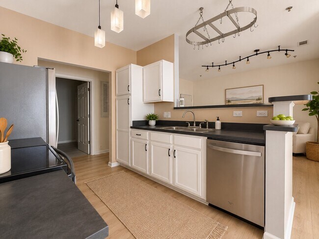 64 Clingman Ave Unit 105