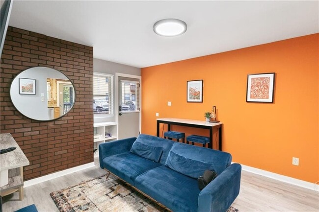 Photo - 561 Formwalt St SW Unit 3