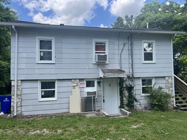 Building Photo - 628 Woodford Ave Unit B Rental