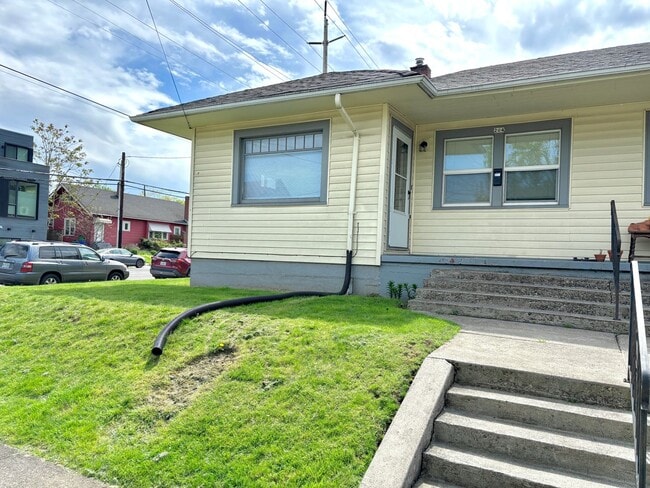 Building Photo - KLEEK03 Unit 204