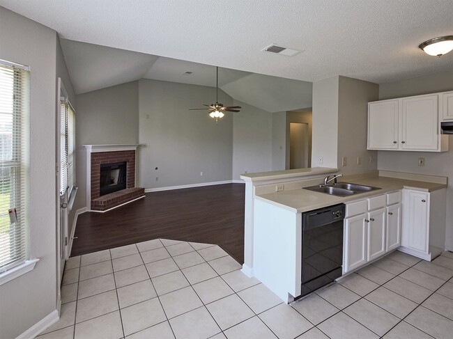 Photo - 3 Bedroom, 2 Bath Near Whitten and Dexter