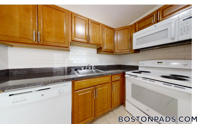 Building Photo - 378 Sunderland Rd Unit 4