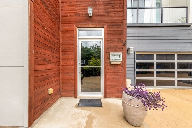 Photo - Gorgeous Fully Furnished Home in Brentwood - Short Term Lease  Options Available