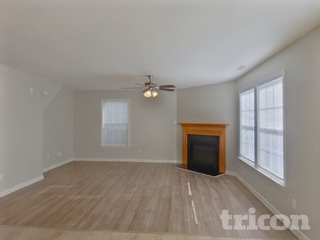 Photo - 806 Littleton Dr