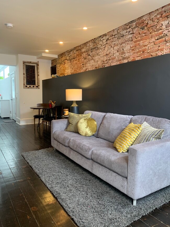 Photo - 2340 E Boston St