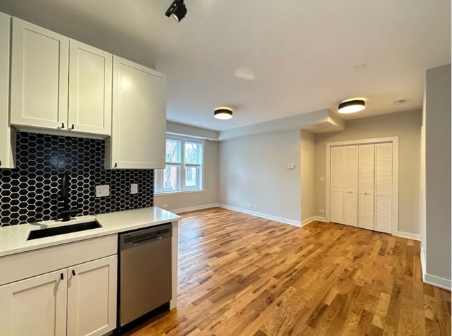 Photo - 655 W Wrightwood Ave Unit 300