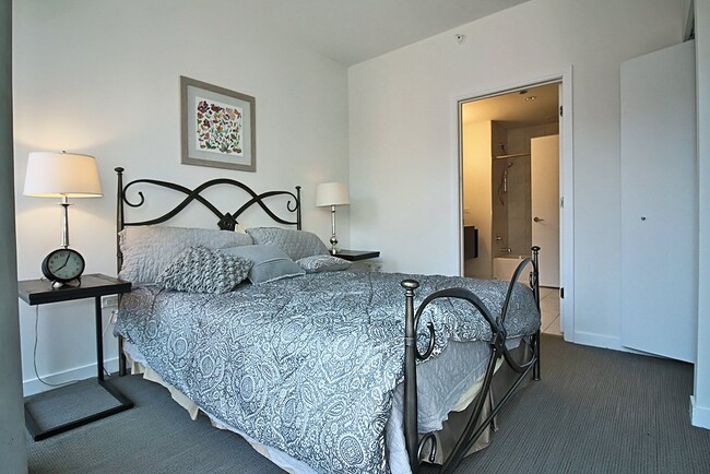 Photo - 804 N La Salle Dr