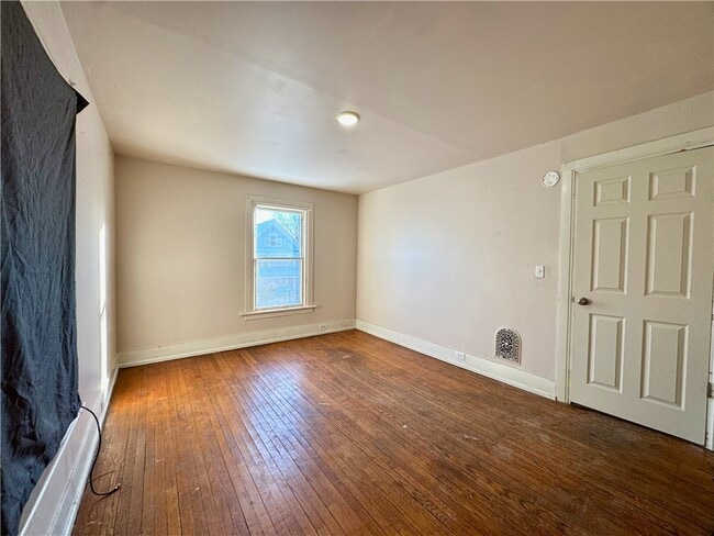 Photo - 49 Spruce St