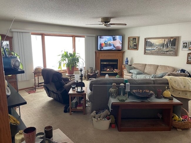 Photo - Spacious 3 bedroom in quiet country setting.