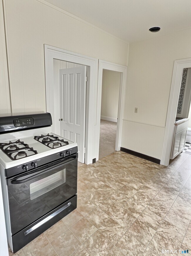 Photo - 290 Wakelee Ave Unit 2nd floor