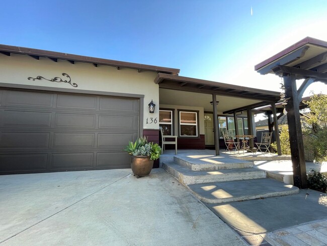 Beautiful Home with Custom Finishes! 2 Bed... - Beautiful Home with Custom Finishes! 2 Bed...
