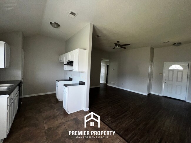 Photo - Charming 3BR/2BA Memphis Home with Vaulted Ceilings & Hardwood Floors!