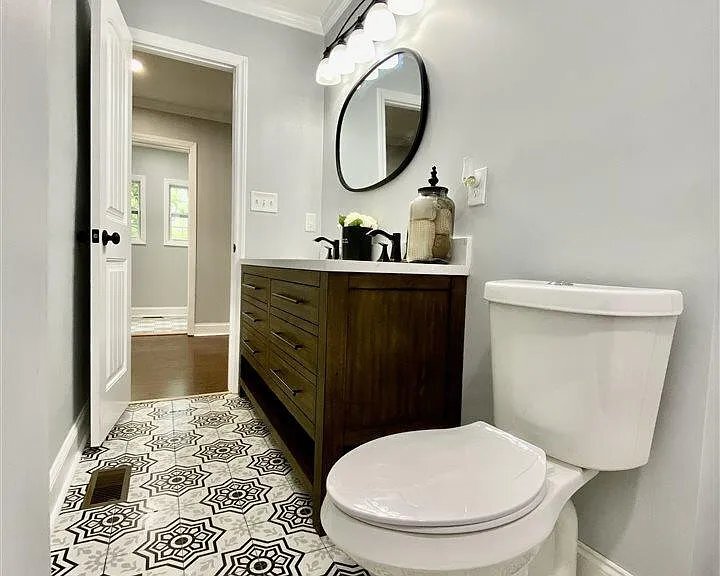 Photo - 2736 Holloway St