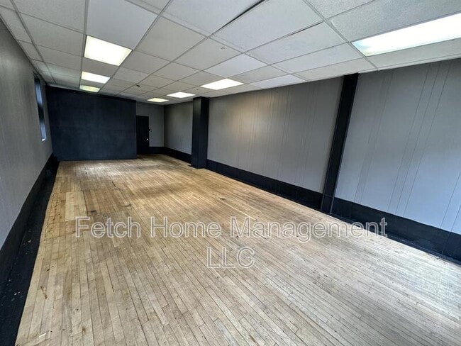 Photo - 107 E Main St