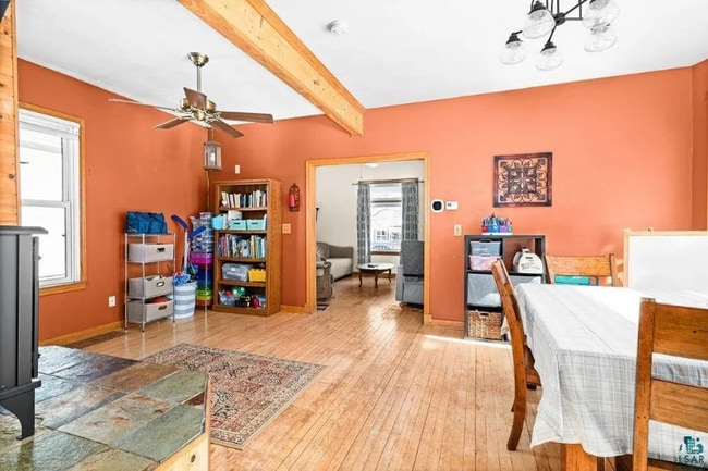 Photo - 711 E 8th St