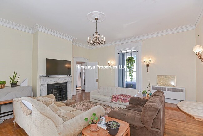 Photo - 139 Hillside St Unit A