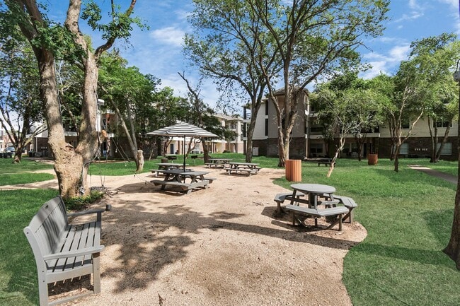Photo - 11355 Richmond Ave. Apartamento Unidad 0804