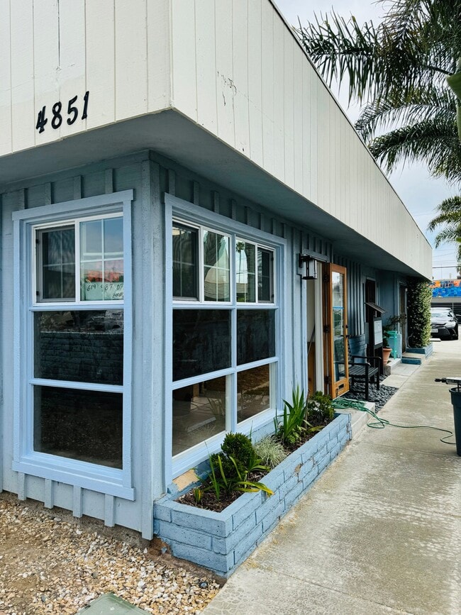 Building Photo - 4851 Santa Monica Ave Unit c