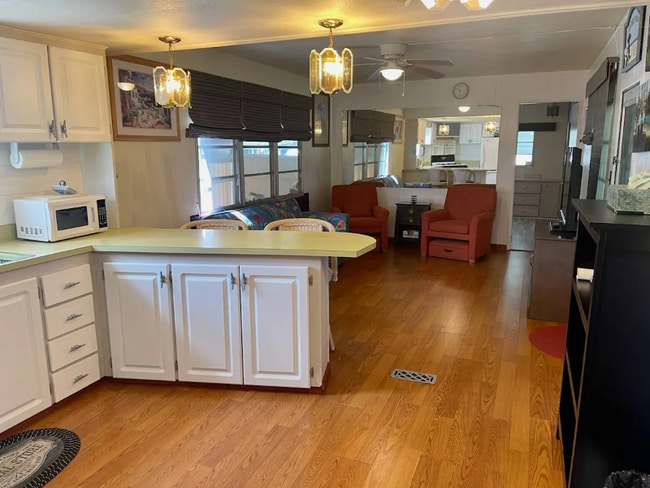 Photo - 825 W Colonial Cir