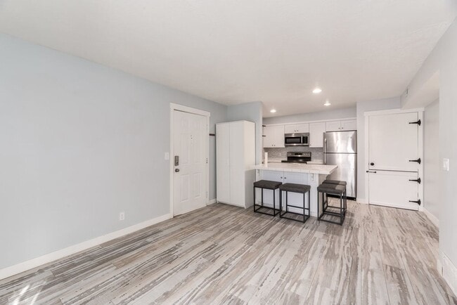 Photo - Updated Condo In Excellent Location!!