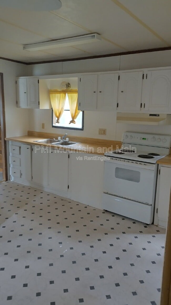 Photo - 8 Shuckers Ln