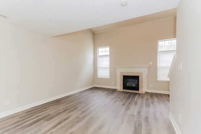 Photo - 532 Lightspun Ln