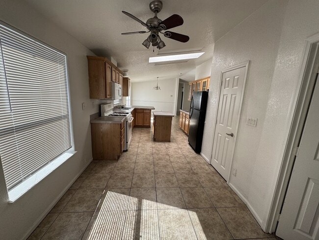 Building Photo - Manufactured Home in Desert Vista Place