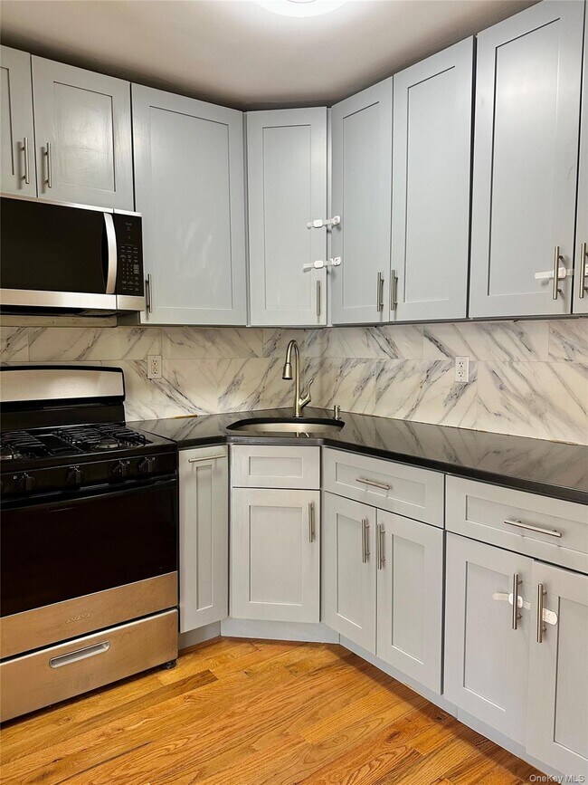 Photo - 2069 Lacombe Ave Unit 2