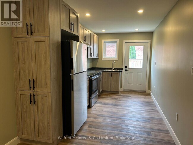 Photo - 187 Balaklava St