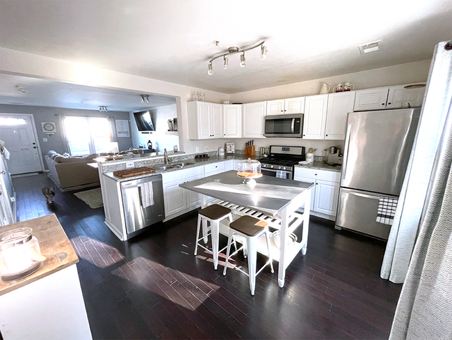 Photo - 2488 Skyland Pl SE