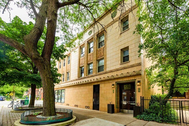 Exterior del edificio - 5501 S. Cornell