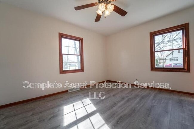 Photo - 7334 Marshall St