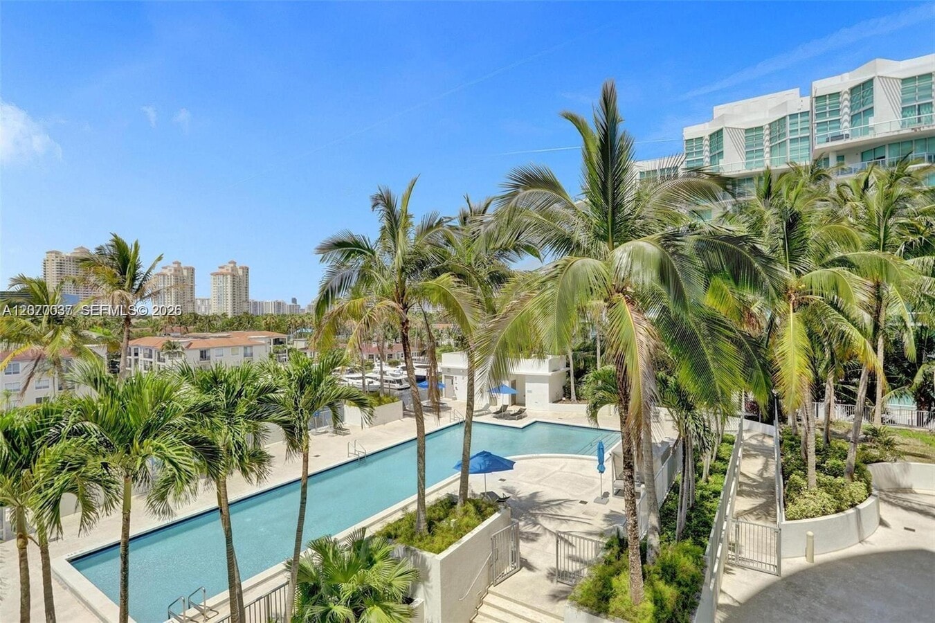 Photo - 3029 NE 188th St Unidad 1010