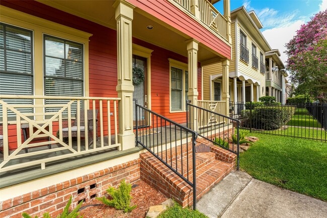 Photo - 1301 W 25th St